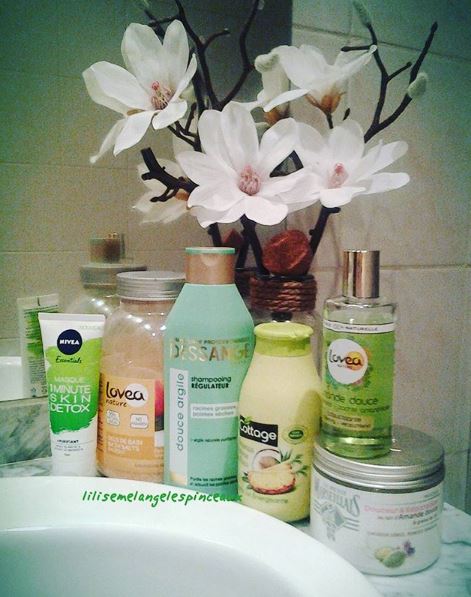 NathBAC's tweet photo. Ce jour dans ma salle de bain
#seldebain #peche #huile #amandedouce @lovea_officiel #shampooing #shampooingregulateur #Dessange #masque #lepetitmarseillais #douchelait #ananas #cremedecoco #cottage #masque #skindetox #nivea #nord #france #blogueuse #nord #quadra https://t.co/sRgvqdWDTn