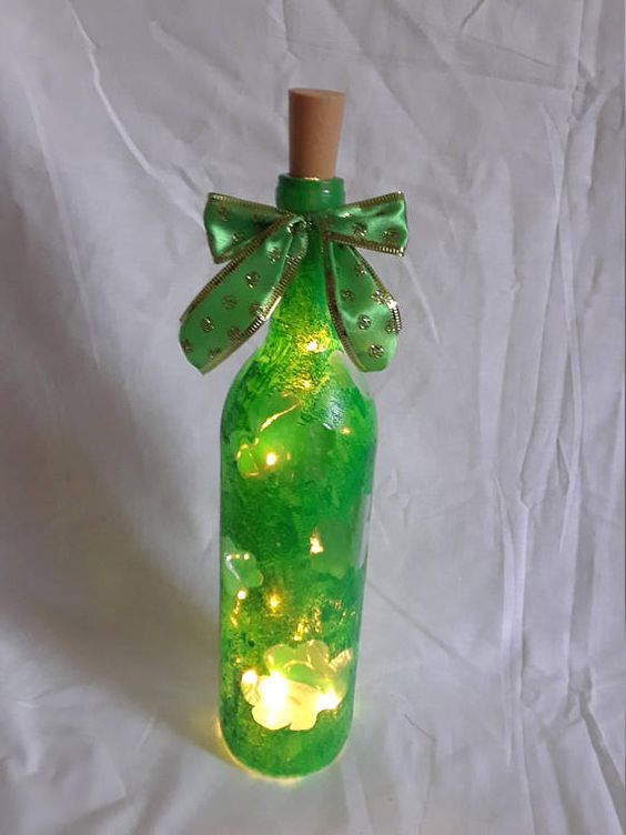 ParadigmLED's tweet image. Fun craft idea for the weekend. Your guests will love this homemade touch on St. Patrick’s Day.