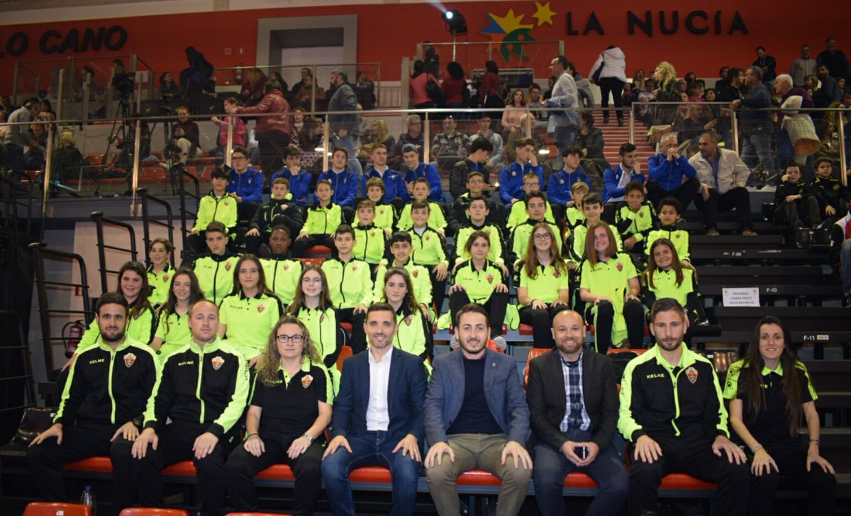 futbolbaseECF's tweet photo. 📷 | Nuestro Alevín A, Alevín B y Femenino Base, ya están listos en la @CDCamiloCano para recoger sus trofeos de campeones #PremiosFFCV #CanteraECF https://t.co/KvwIPeKpw2