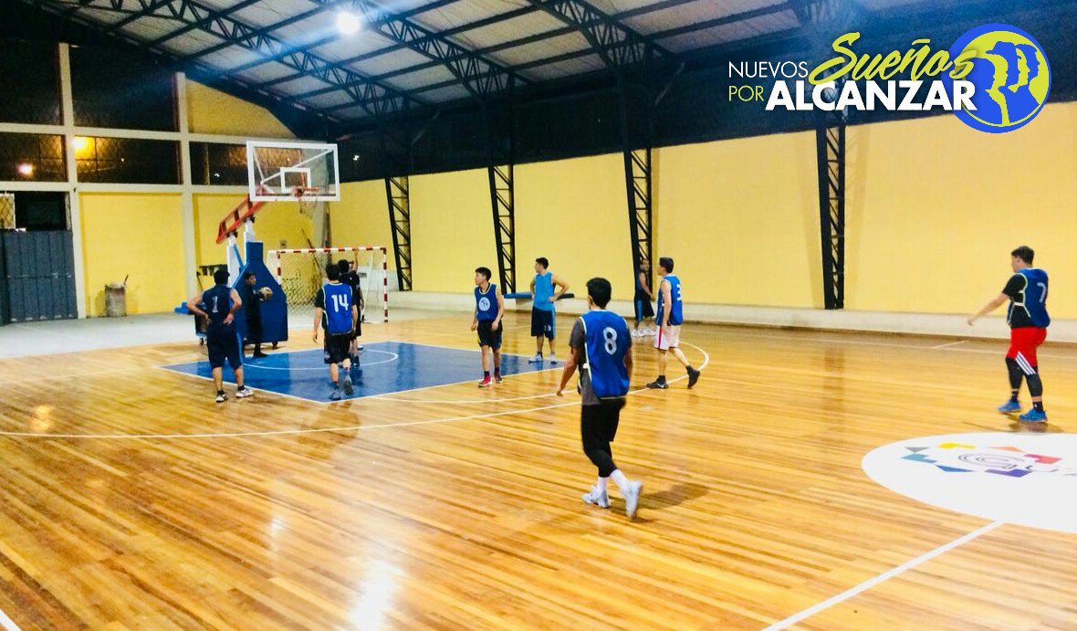 CamGeneracional's tweet photo. Una noche de básquet en la Ciudadela 1 de Mayo,  ¡A la voz del deporte todo el mundo se levanta! Seguimos compartiendo las actividades deportivas con la comunidad de Guaranda, en esta jornada participaron los equipos: Los Sueltos, the Clons, CGBolívarHosp. #ConActitudYCorazón https://t.co/XaZAQTPwLo