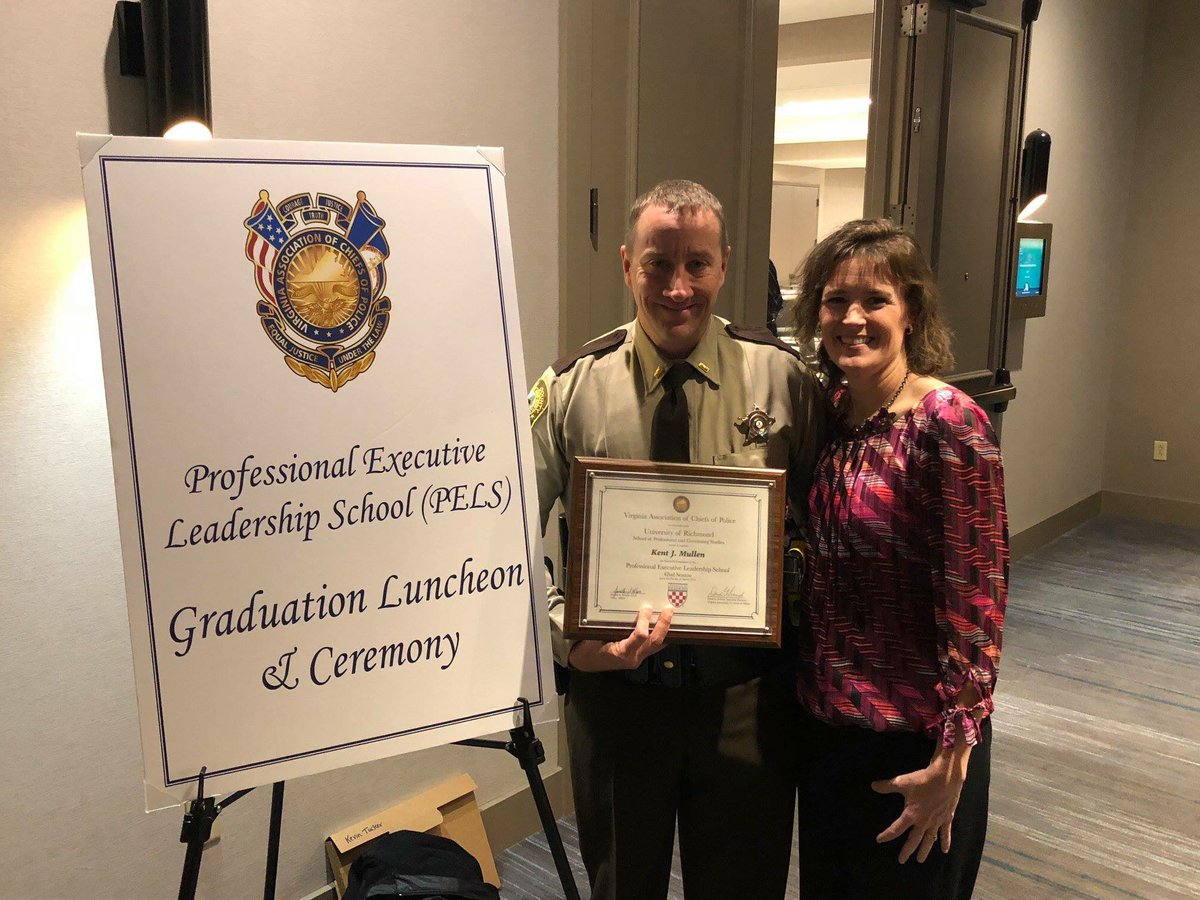Congratulations to Lieutenant Kent Mullen! On Thursday, March 8, 2018, he graduated from the Professional Executive Leadership School (PELS).