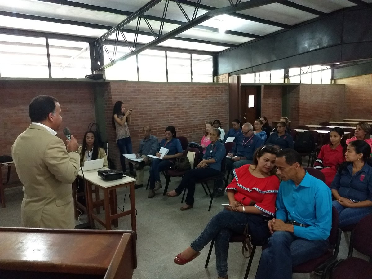 lccabareda's tweet photo. Iniciando Conversatorio de @isoexpertos de Experiencias en la Transición de la ISO 9001:2015. Con la intervención de @c21guayanaplaza a través de Wilmer Sabayo @enfoqueradio https://t.co/6HGBw9TWcJ