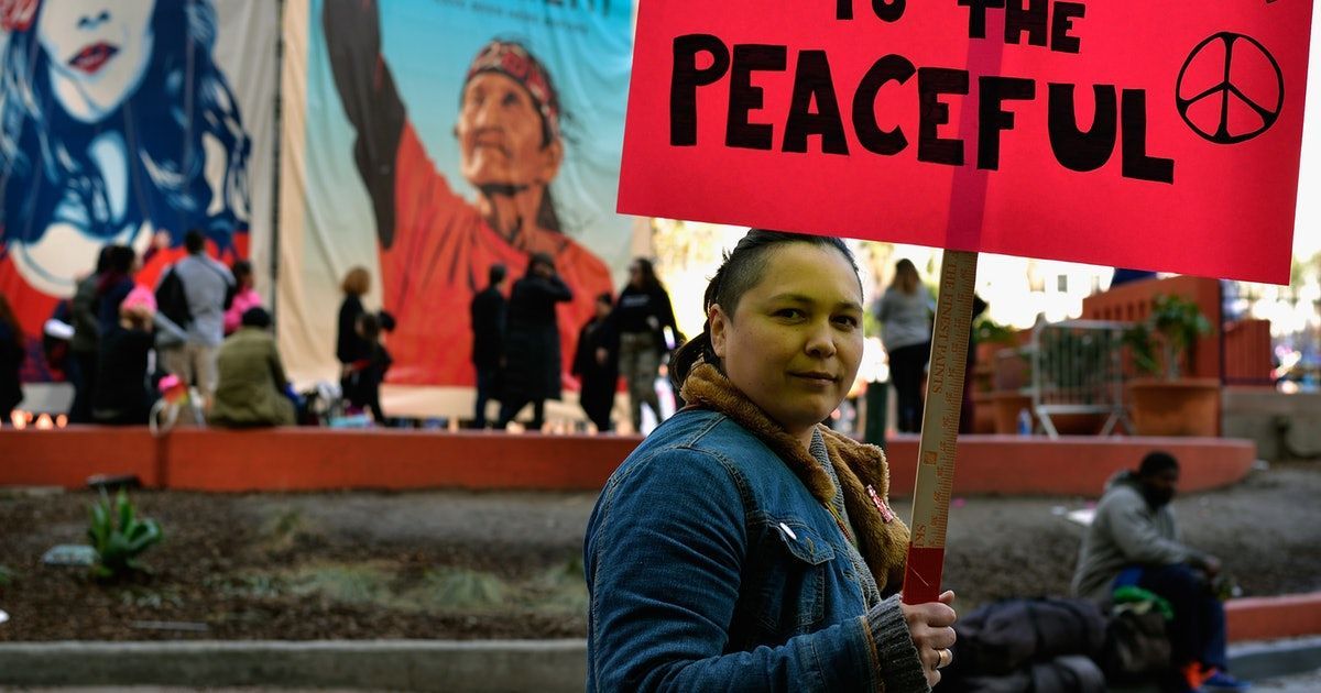 Yesterday was #InternationalWomensDay! Here are 5 ways to continue to celebrate #NativeWomen: recognize their unique history, stop erasing their history, honor their leadership, work to fix what’s broken, and share their stories. #indigenouswomenrise buff.ly/2HiWcUK