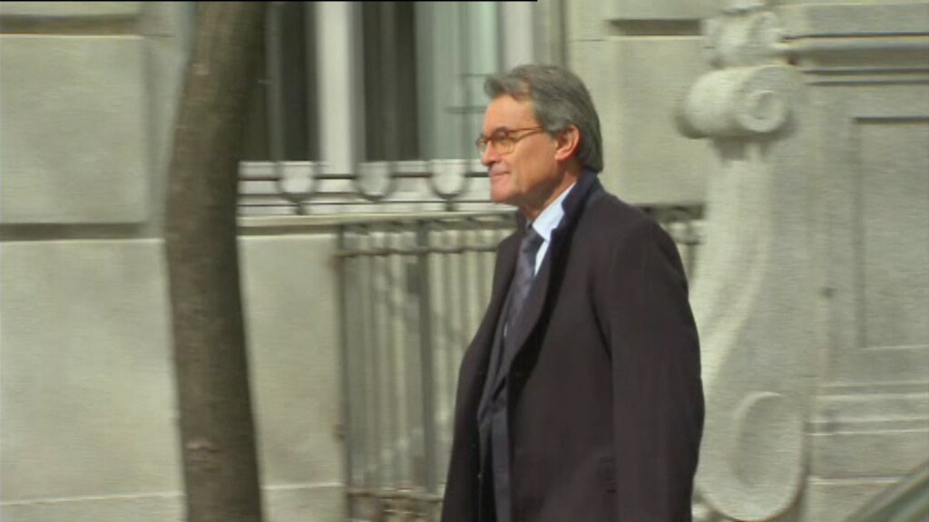 Artur Mas es querellarà amb el Suprem per les filtracions de la seva declaració
bit.ly/2Ga9raM