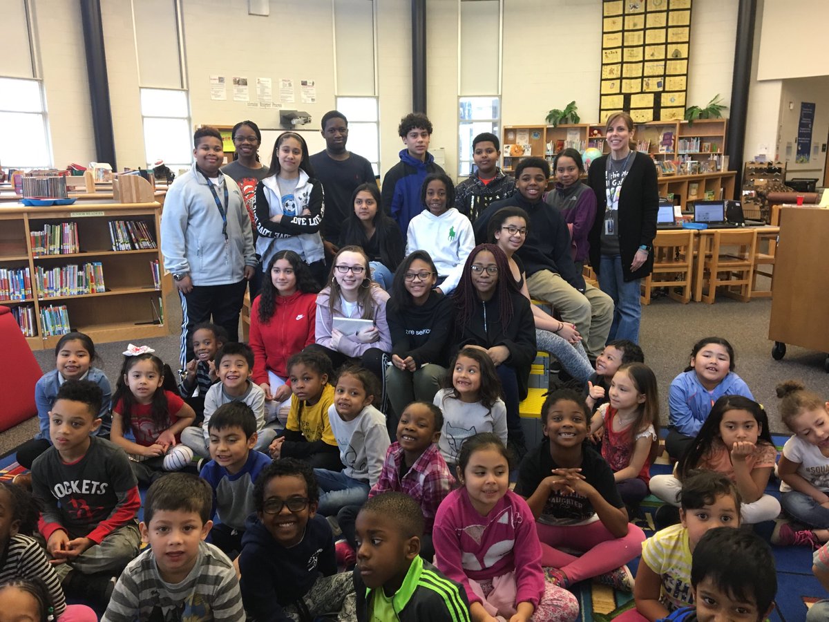 NovisLibrary's tweet photo. Thanks to Graham Park MS students for taking time to read to our Kindergarten classes. It was nice to see so many former Triangle students.
#triangletigers https://t.co/fxjW9YVYAy