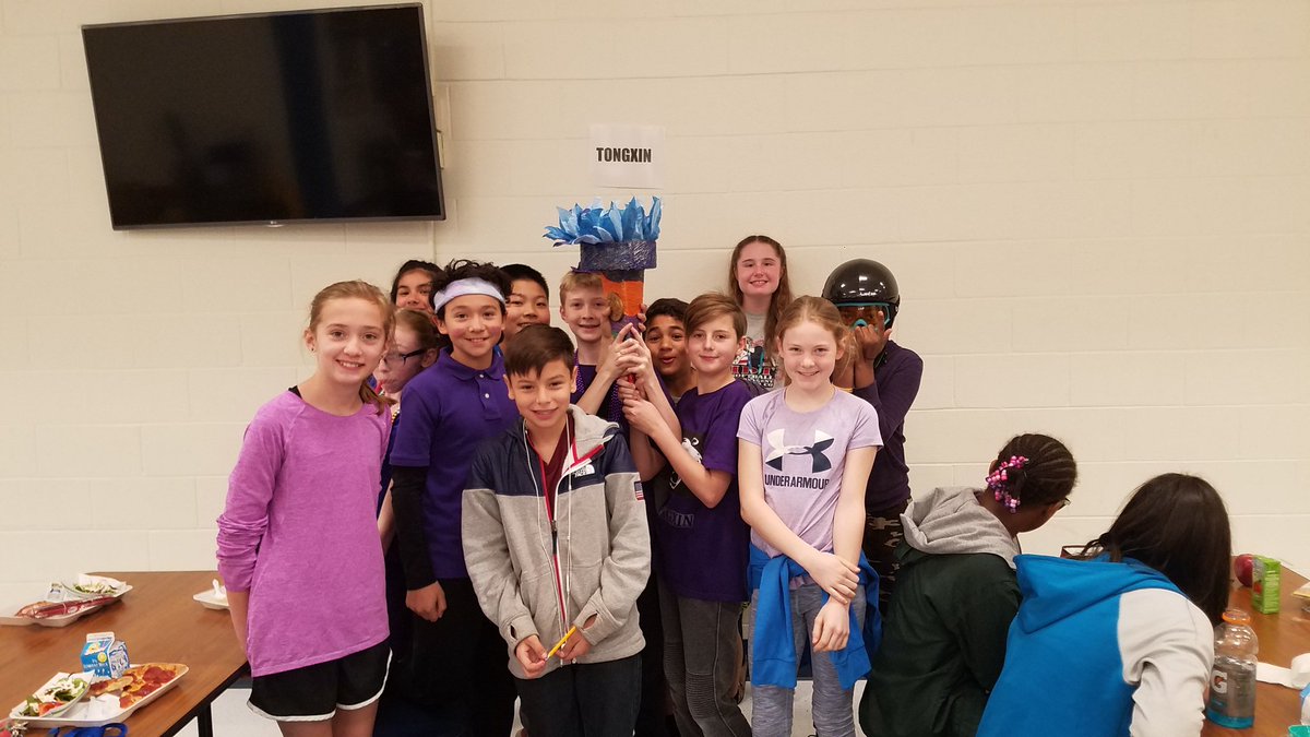 Nick99_Short's tweet image. OLYMPIC TORCH is making its way around before the ceremony! We may be 4 houses but we are 1 FAMILY!!!
#TeamGMS @sfloresRRISD @RoundRockISD @TxTchr524 @PHadziTx @MrsCollins1787