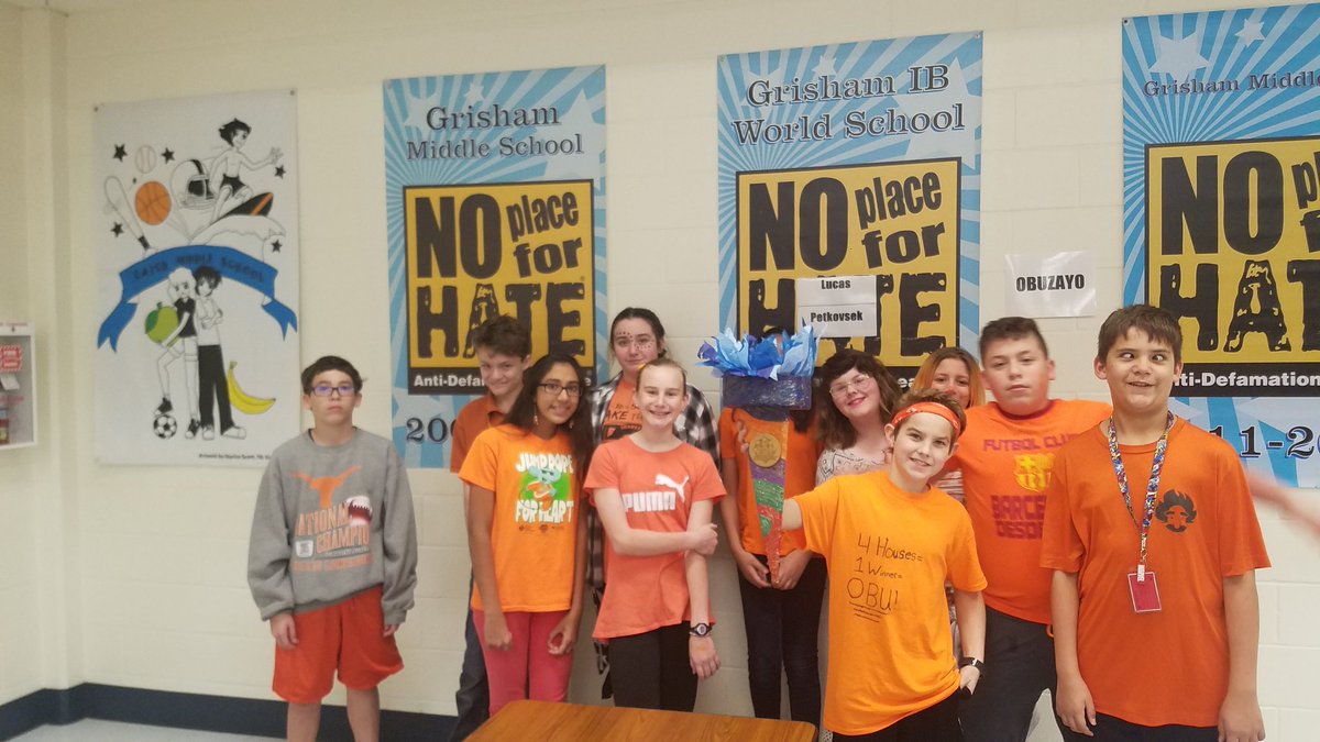 Nick99_Short's tweet image. OLYMPIC TORCH is making its way around before the ceremony! We may be 4 houses but we are 1 FAMILY!!!
#TeamGMS @sfloresRRISD @RoundRockISD @TxTchr524 @PHadziTx @MrsCollins1787