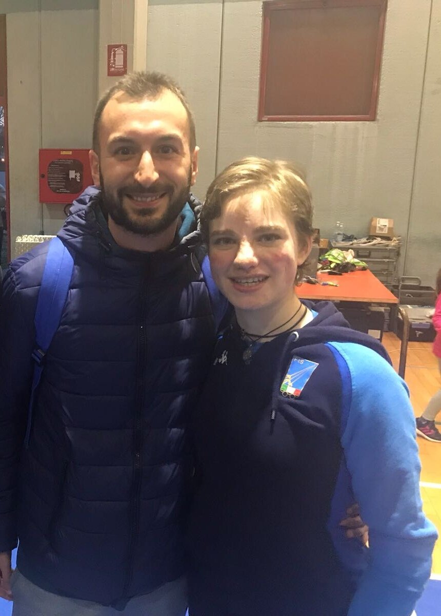 UmbertoGiacone's tweet photo. Un onore aver avuto il piacere di conoscere una grande persona e una grandissima atleta @VioBebe Vederti gareggiare per l'oro mondiale è stato davvero bello ed entusiasmante. #BebeVio #Scherma #CoppaDelMondoParalimpica #CusPisa https://t.co/Xt29NK6DC1