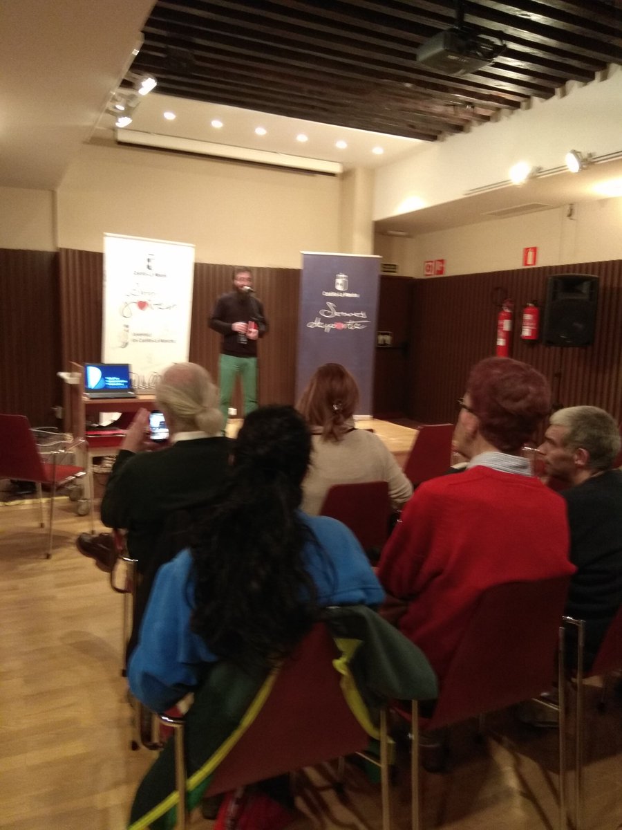 VClaudn's tweet photo. Andrés Sudón presenta el Micro Abierto en Guadalajara, dentro del II Encuentro de Canción de Autor de Castilla La Mancha. https://t.co/JUT9ev9Nre