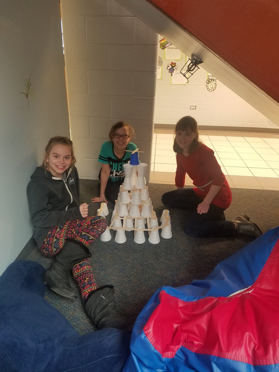 MillCreekReads's tweet photo. Girls working hard to build a tower after reading Iggy Peck, Architect. https://t.co/52p9X58V31