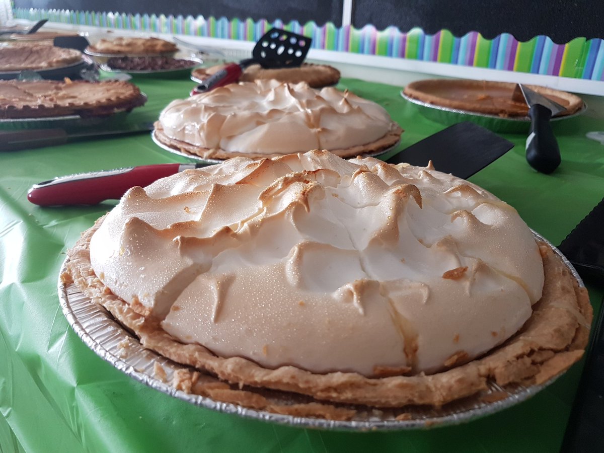 nmjokinen's tweet photo. The Intermediate division @MapleGrovePS is celebrating Pi Day a little early!! @SCDSB_Schools #piday2018 #over40pies #mathdoesmakesense https://t.co/Jz4fkff0jK
