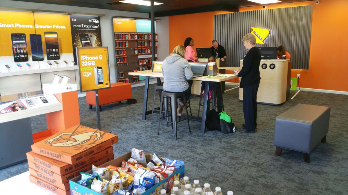 CellularXperts_'s tweet photo. Cellular Xperts Radio Station Event in Gaffney SC!!! Food, Drinks, Prizes, Great offers and lots of smiles !!!! Come join us !! @shawnatspg @Ashley_spg @ThomasSPG @Allison_AWi @Jmescellularxp1 @MichaelMiess1 @boostmobile https://t.co/LulEeYTxI8