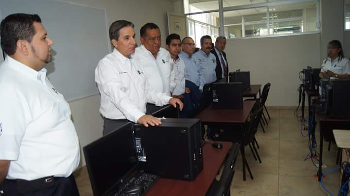 ittuxtepec's tweet photo. Visita del Director General del Tecnológico Nacional de México Manuel Quintero Quintero a las instalaciones del Campus Tuxtepec.

#OrgulloTecNM https://t.co/aD6gbLcIYJ
