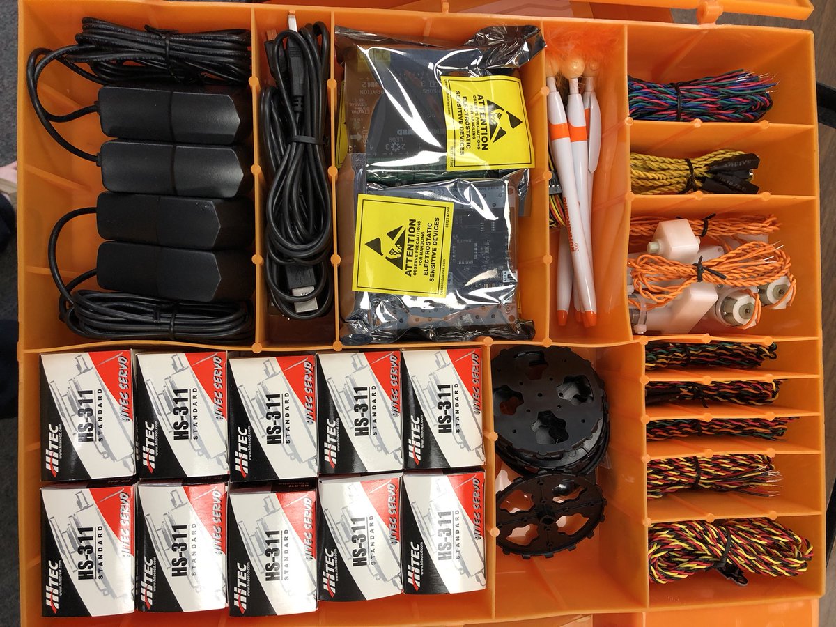 Cbustamante2222's tweet photo. So excited for our first shipment of robotics stuff! Hummingbird Duo from @birdbraintech @ocalasteam #alumROCKit @AlumRockUnion #steam4all https://t.co/vZUHKyvAlO
