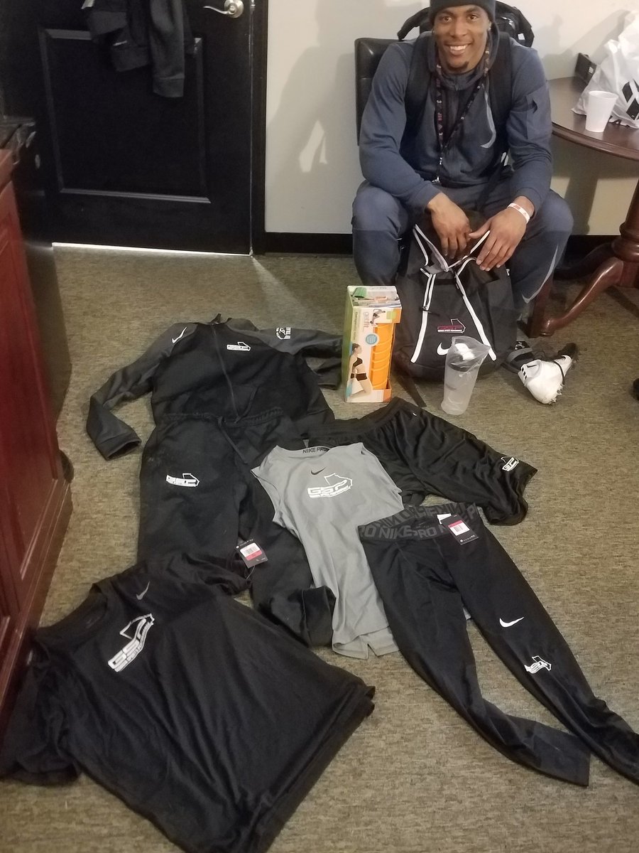 CoachEarl_'s tweet photo. GSPathlete Roc Johnson recieving his GSP swag for his Pro Day ! #CoachEarl #Blessed #GSPneverstops #GSPagain https://t.co/aJGtoRJVfM