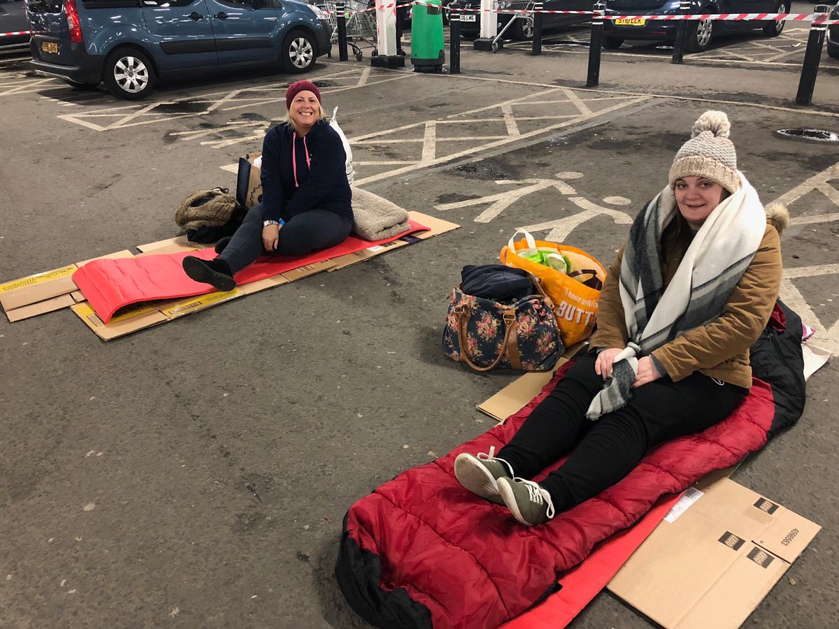 Abdn_Cyrenians's tweet photo. First people setup for our Sleepout at @AsdaBridgeofDee 😀 https://t.co/QYd0LAC2GV