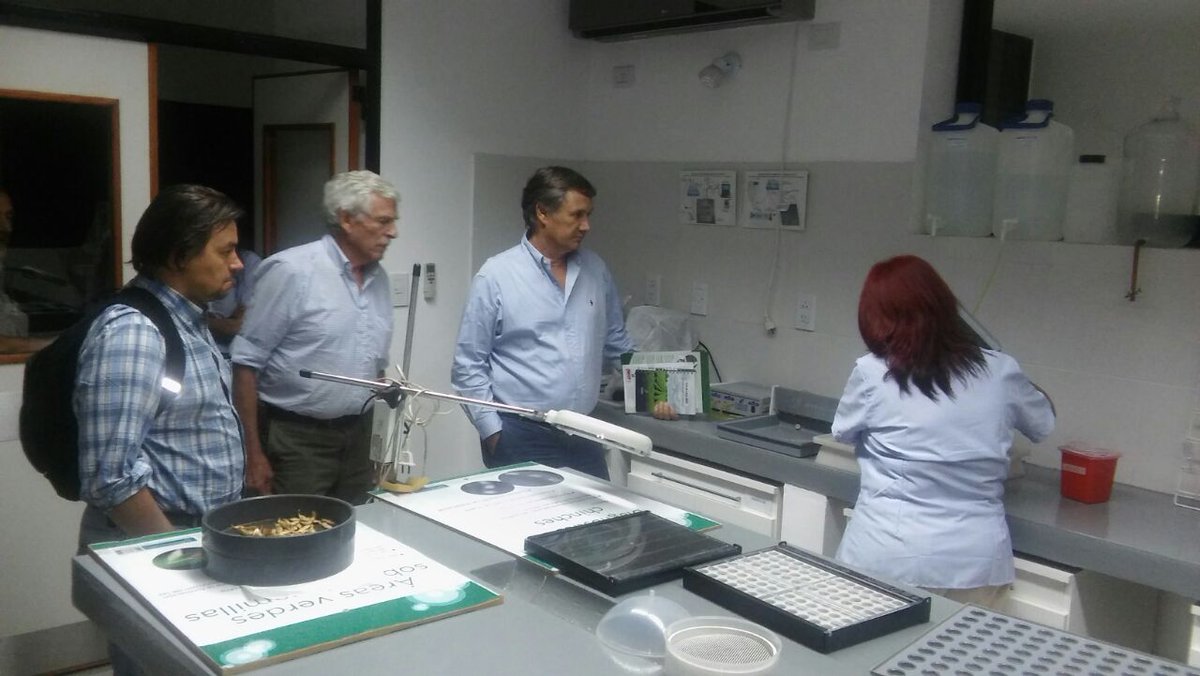 INTAInforma's tweet photo. Autoridades nacionales del @intaargentina recorrieron las estaciones experimentales del Centro Regional INTA Santa Fe para conocer los avances en los proyectos y líneas de investigación que allí se llevan a cabo y destacaron la diversidad productiva de la provincia. https://t.co/d16ehWPXm0