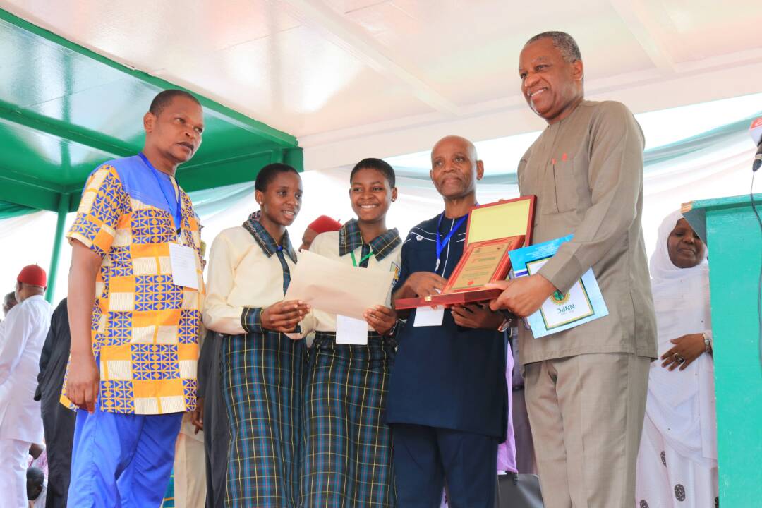 GeoffreyOnyeama's tweet photo. Attended the closing ceremony of the National Science, Technology and Innovation Expo 2018 hosted by H.E. Dr. Ogbonnaya Onu, Minister of @FmstNg at Eagle Square, Abuja. https://t.co/UQGTo9axRk