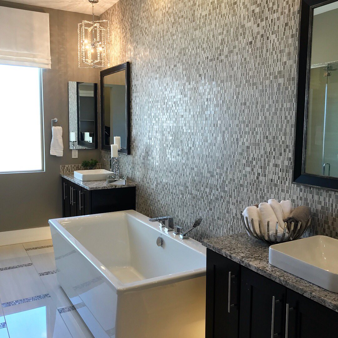 TettoRealty's tweet photo. Not sure what we love the most about this unbelievable bathroom. The tiled wall to the ceiling, the incredible tub, mood lighting or the chandelier.
.
#realestate #luxuryhome #luxuryrealestate #home #homes #bathroom #bathroomdecor #bathroomdesign #bathroompic #gilbert #GilbertAZ https://t.co/2lp7Zh37eV