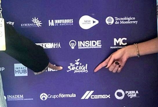 SocialJammers's tweet photo. Nuestro compromiso es ser la voz de todos los emprendedores sociales, darlos a conocer! Juntos estamos cambiando el mundo 🌎 No hay startup que no valga la pena xq todas son creadas con mucho amor! @eshowmx mándanos de vacas para recobrar energías!! #eShowMx18 #eShowStartup https://t.co/Qm0U7pi2Am