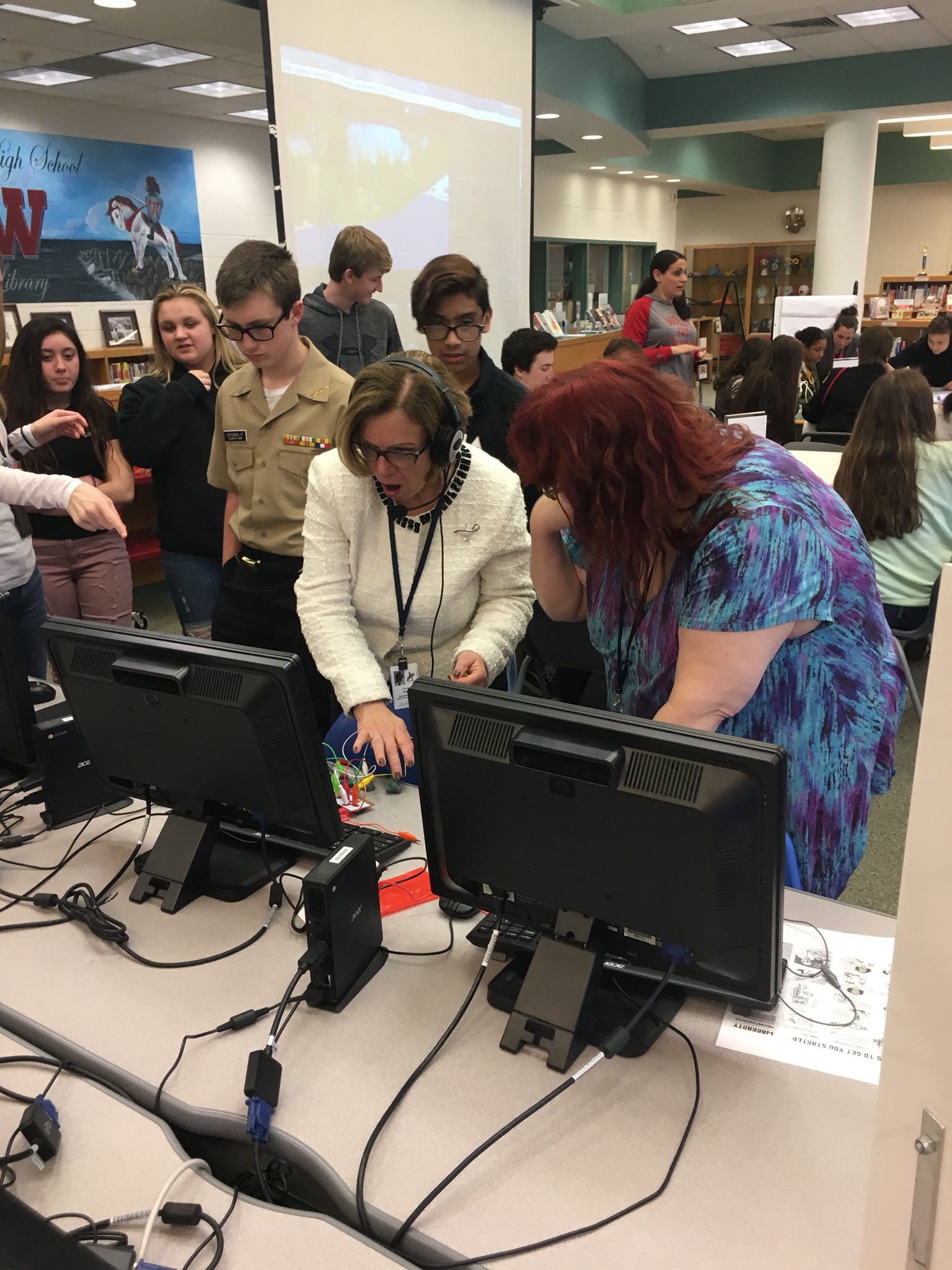 Wall HS Academics on Twitter "WHS students continue to enjoy NJMakersDay in the media center