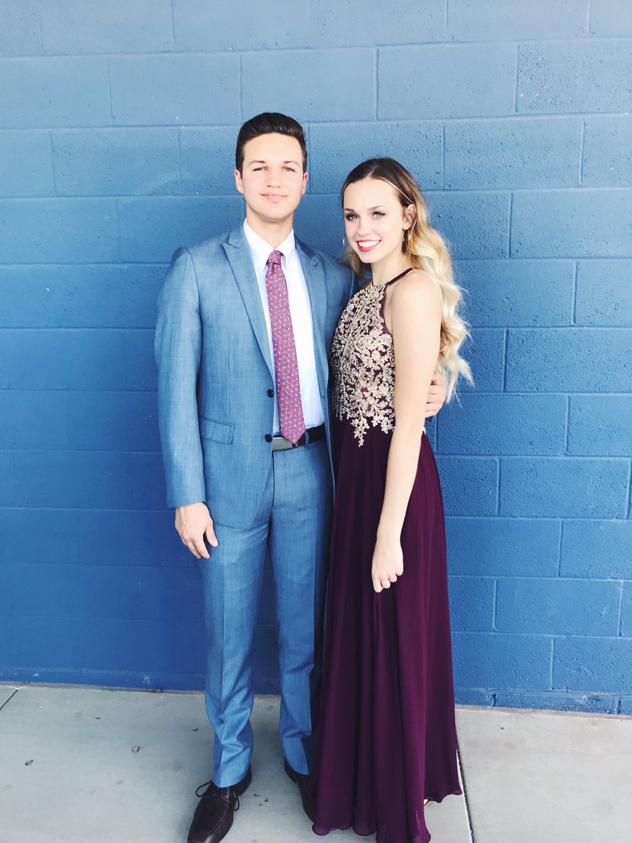 abbylamoreaux's tweet photo. prom fashion show!!!!!!!!! april 21st ppl woohoo!!!!!  🤩💙 https://t.co/Hu7iF8b6tG
