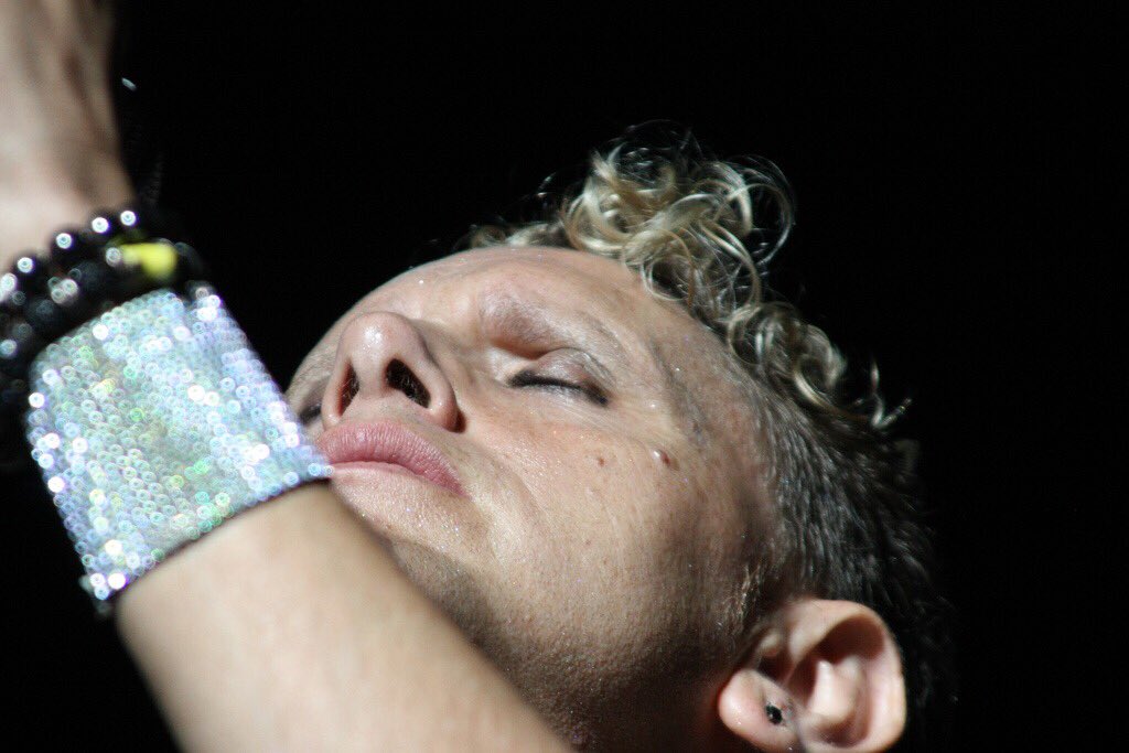 SᗩᑎTI tweet media