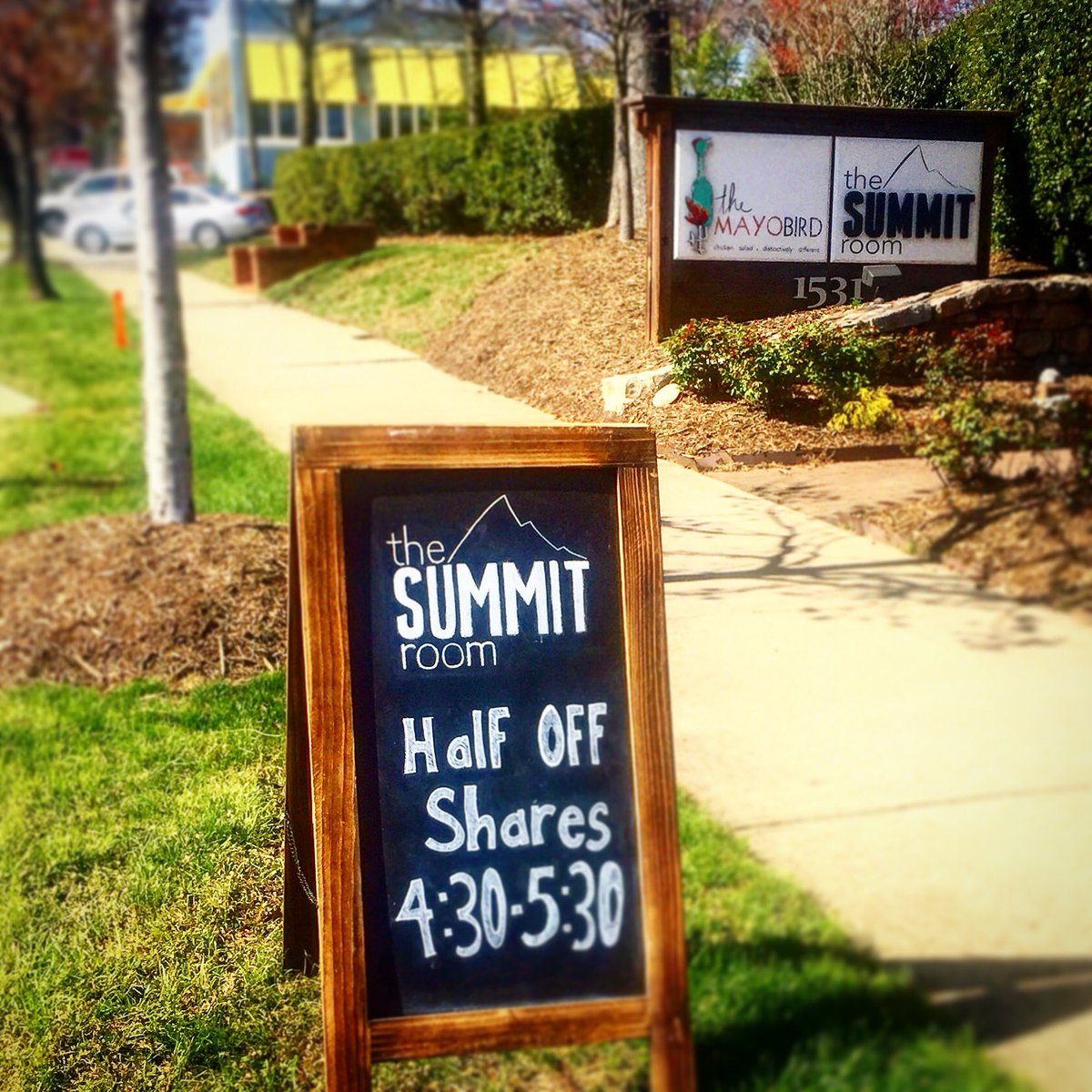 TheSummitRoom's tweet image. All our Shares are 1/2 off everyday from 4:30-5:30! #cltdeals