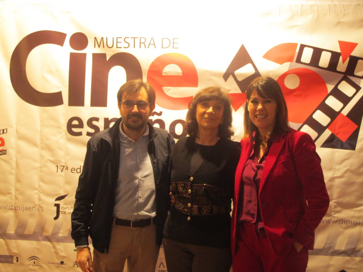 “Thi Mai, rumbo a Vietnam” inaugura proyecciones largometrajes de Muestra de Cine Español Inédito de <a href="/dipujaen/">Diputación de Jaén</a>. <a href="/juandearjona/">Juan Ángel Pérez Arjona🇪🇸 🇺🇦🇵🇸</a> presenta junto a su directora, Patricia Ferreira, esta cinta y también el documental “Tribus de la inquisición”, de <a href="/LozanoMabel/">Mabel Lozano</a> dipujaen.es/_area-de-actua…