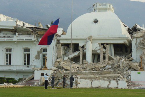 BlodsonPierre's tweet photo. Appel à la solidarité nationale pour la reconstruction du Palais National. #ConstruisonsNotreBâtimentHistorique# https://t.co/4jGBkj8kbN https://t.co/GS0vLzZIzj