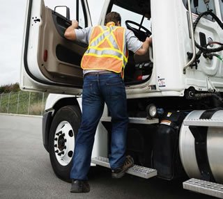 RoadSafeAtWork's tweet photo. #BC Trucking industry accounts 42% of work-related motor vehicle crashes. Improve the safety of your drivers #RSAWWeek #roadsafety https://t.co/halQHjMZEC