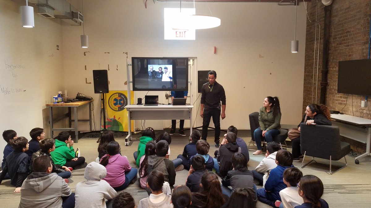 Chi_Innovation's tweet image. This past Monday, 104 4th grade student inventors from Pulaski International School of Chicago visited @mHUBChicago with their Invention Mentor, Kevin O'Donnell of @modobag, as part of the Chicago Student Invention Convention. Check out the photos!