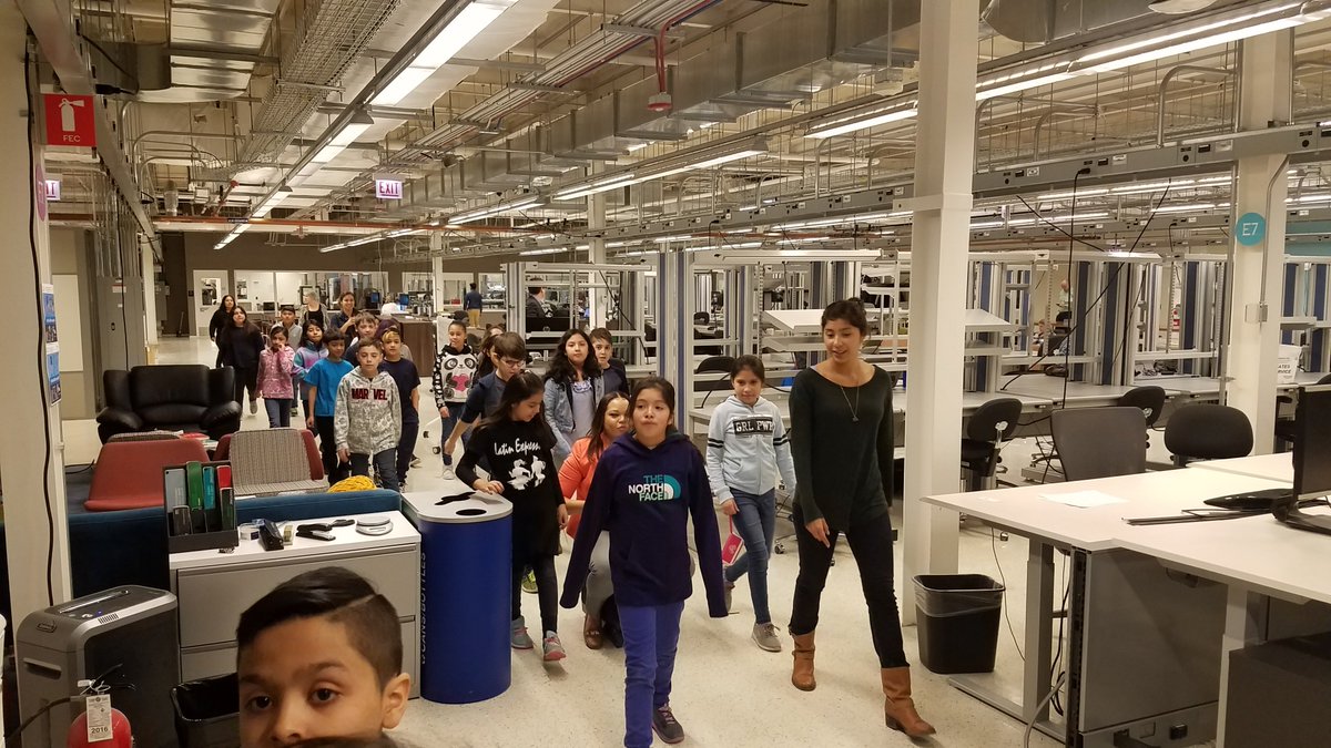 Chi_Innovation's tweet image. This past Monday, 104 4th grade student inventors from Pulaski International School of Chicago visited @mHUBChicago with their Invention Mentor, Kevin O'Donnell of @modobag, as part of the Chicago Student Invention Convention. Check out the photos!