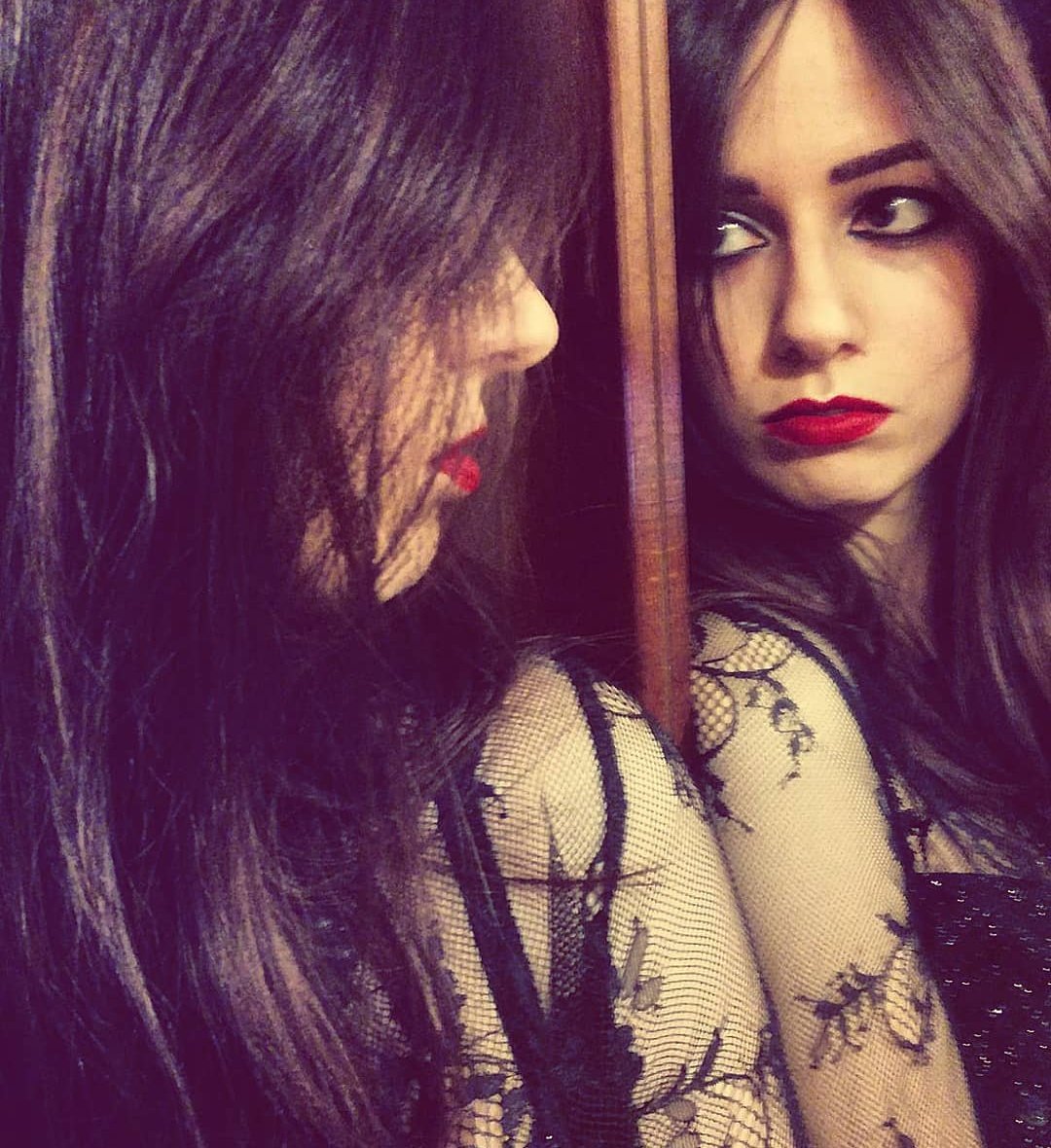 Rose942212's tweet photo. #twosidesofme https://t.co/h6FNnP6Q3c