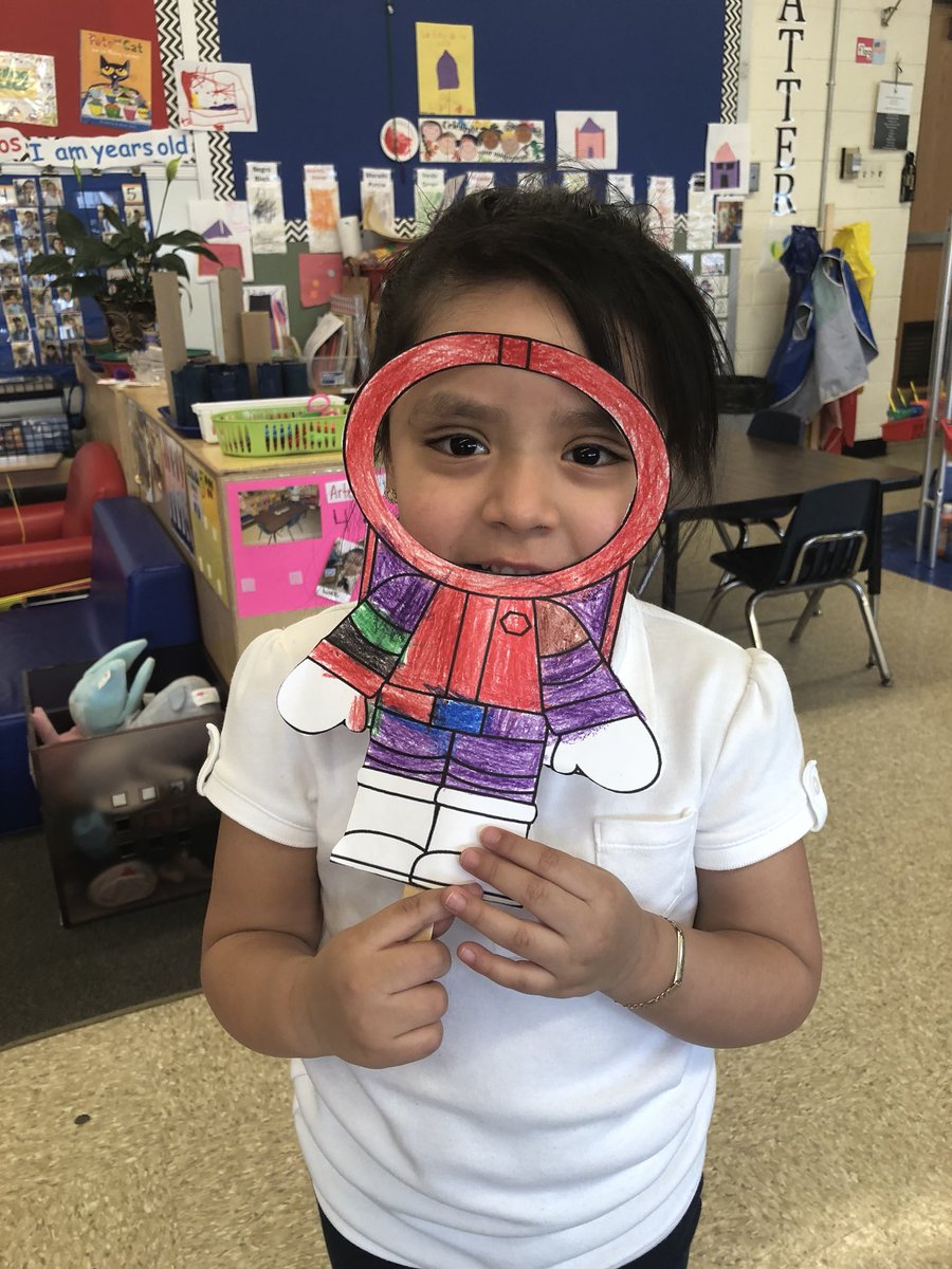 WashingtonSD89's tweet photo. Our future Astronauts // Nuestros futuros Astronautas
#D89Community #WashingtonWildcats #Duallanguage #D89brightfuture #Outerspace #Astronauts https://t.co/lE0MuEg8RR
