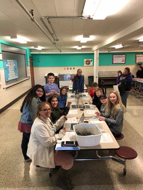 AldenElementary's tweet photo. Leadership Team - Operation Gratitude was very successful last night at Parent-Teacher Conferences.  Thanks to all the parents and students that help make these bracelets for our troops!  #aldenpride https://t.co/gCZV9xBLME