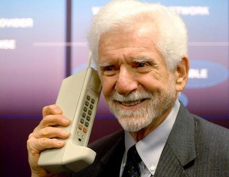 AvengerEngineer's tweet photo. Did you know the world's first mobile phone cost $4,000?
And we thought the #iPhoneX was expensive!
#PhoneFact https://t.co/n5Jo27m6lc