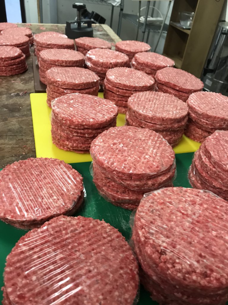 felthamfarmmeat's tweet photo. Huge day tomorrow! @HartpuryRFC vs @LSFCOfficial We welcome back some international world class talent.. and we’re not taking about @hazrandall9 🙈 The big 6oz boultieburger is back! Lets hope the @RugbyGlaws faithfull come and try the best burger in the county 🍔 https://t.co/zupUfhvpvS
