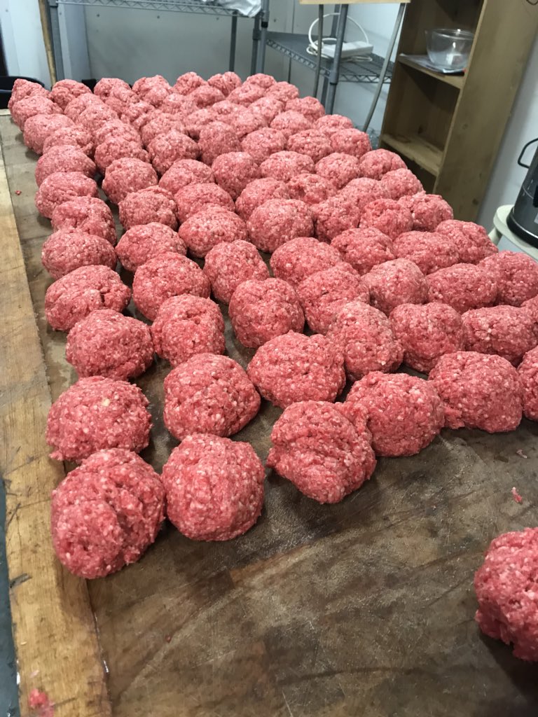 felthamfarmmeat's tweet photo. Huge day tomorrow! @HartpuryRFC vs @LSFCOfficial We welcome back some international world class talent.. and we’re not taking about @hazrandall9 🙈 The big 6oz boultieburger is back! Lets hope the @RugbyGlaws faithfull come and try the best burger in the county 🍔 https://t.co/zupUfhvpvS