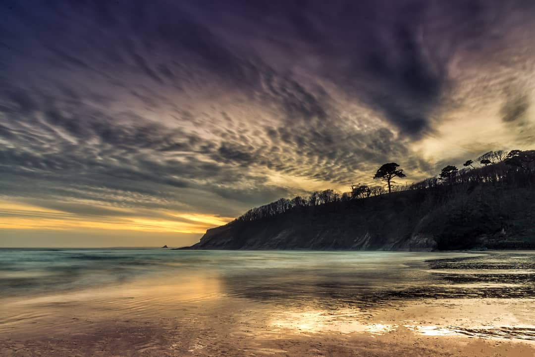 Magical evening light at Porthluney Beach. Looking forward to warmer evenings at <a href="/caerhayscastle/">thebeachcafe</a> beach cafe