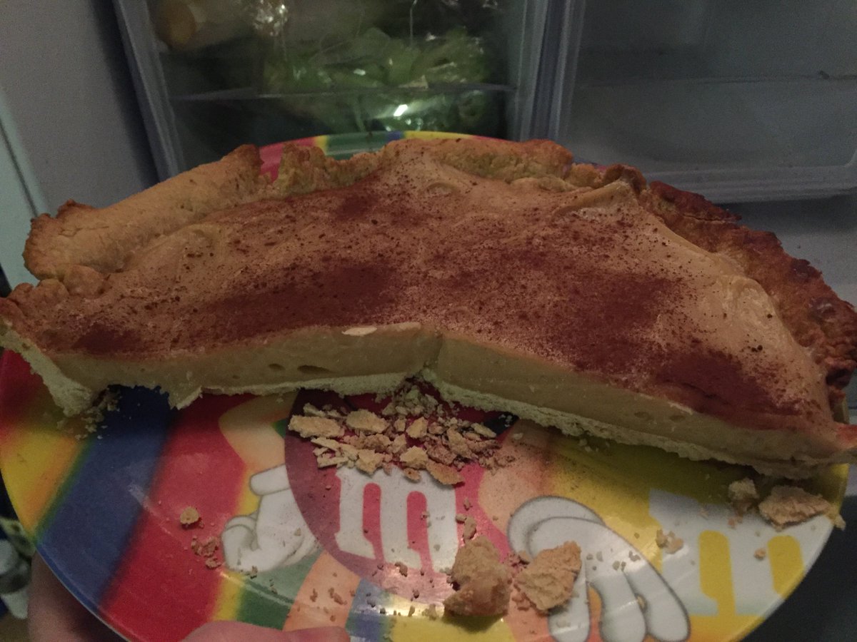 ClaireBower8's tweet photo. Pardon my scruffy crust!! Following the disappointment of toffee cream tart being taken off menu at school I had a try. #notasgoodasjanes #yr5wouldlikeitback #notbadforafirstattempt @WeAreStWilliams https://t.co/EIMN5lFguU