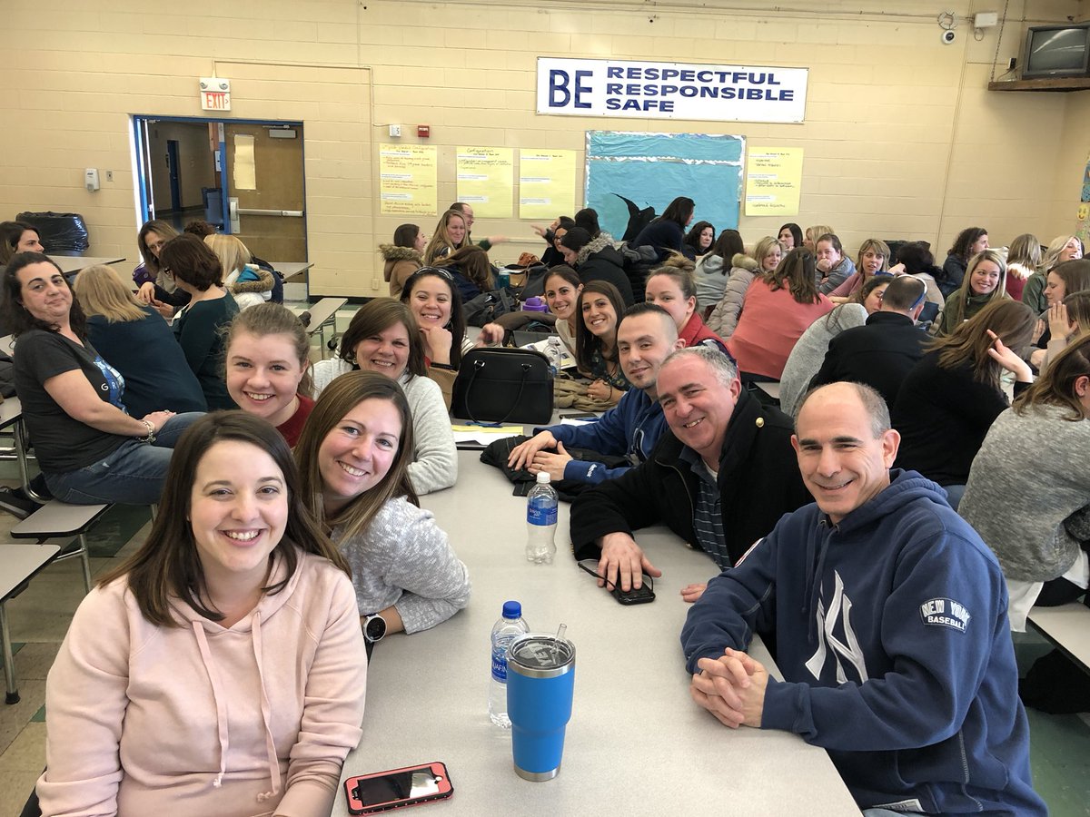 cherylynnm's tweet photo. Oak Grove at EdCamp! #edcampwcsd @OakGroveES40 @WCSDEmpowers @paulrubeo https://t.co/COwvY41C7G