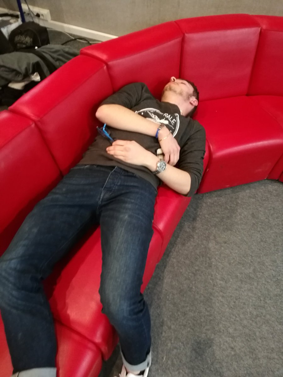 '' Sieste stratégique '' selon le participant... Le MOC a bel et bien commencé !
#weMOC