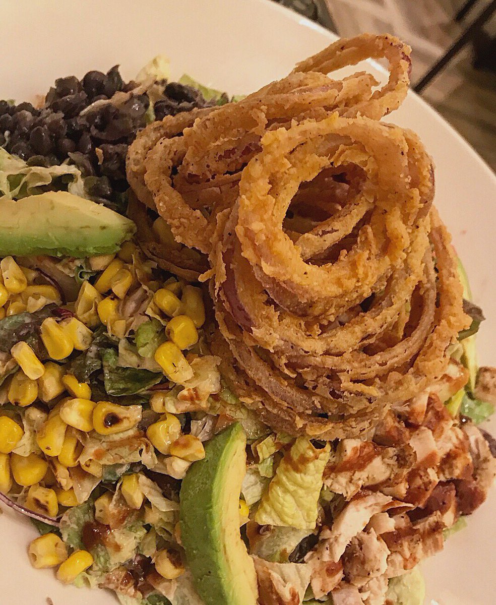 cdpc23's tweet photo. Early Dinner... #salad #natchos #cheese #pasta #foody #foodie #foodtrip #foodporn #foodfoodfood #me #dubai #uae #uae🇦🇪 #unitedarabemirates https://t.co/Gyf2vr6duG