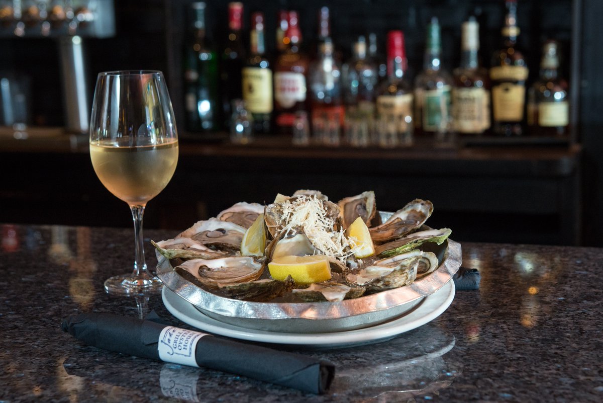 We can't think of anything that would beat a glass of wine and delicious fresh oysters! Want to see the rest of our menu? jakesgrill.ca #JakesOyster #Jakes #Burlington #Burlont #Fresh #Fish #Oyster #Wine #Seafood #Dinner #Friends #Family #DateNight #NightOut #Delicious