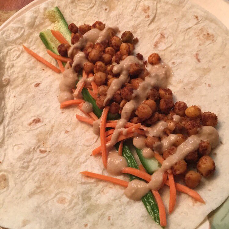 Want to learn how to make a roasted chickpea wrap with tahini sauce? Sign-up for food+you today! 😍😍😍#yummy #Food