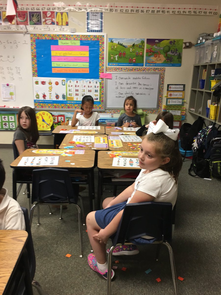 Learning how to be a child life specialist!!#FSESCareerDay