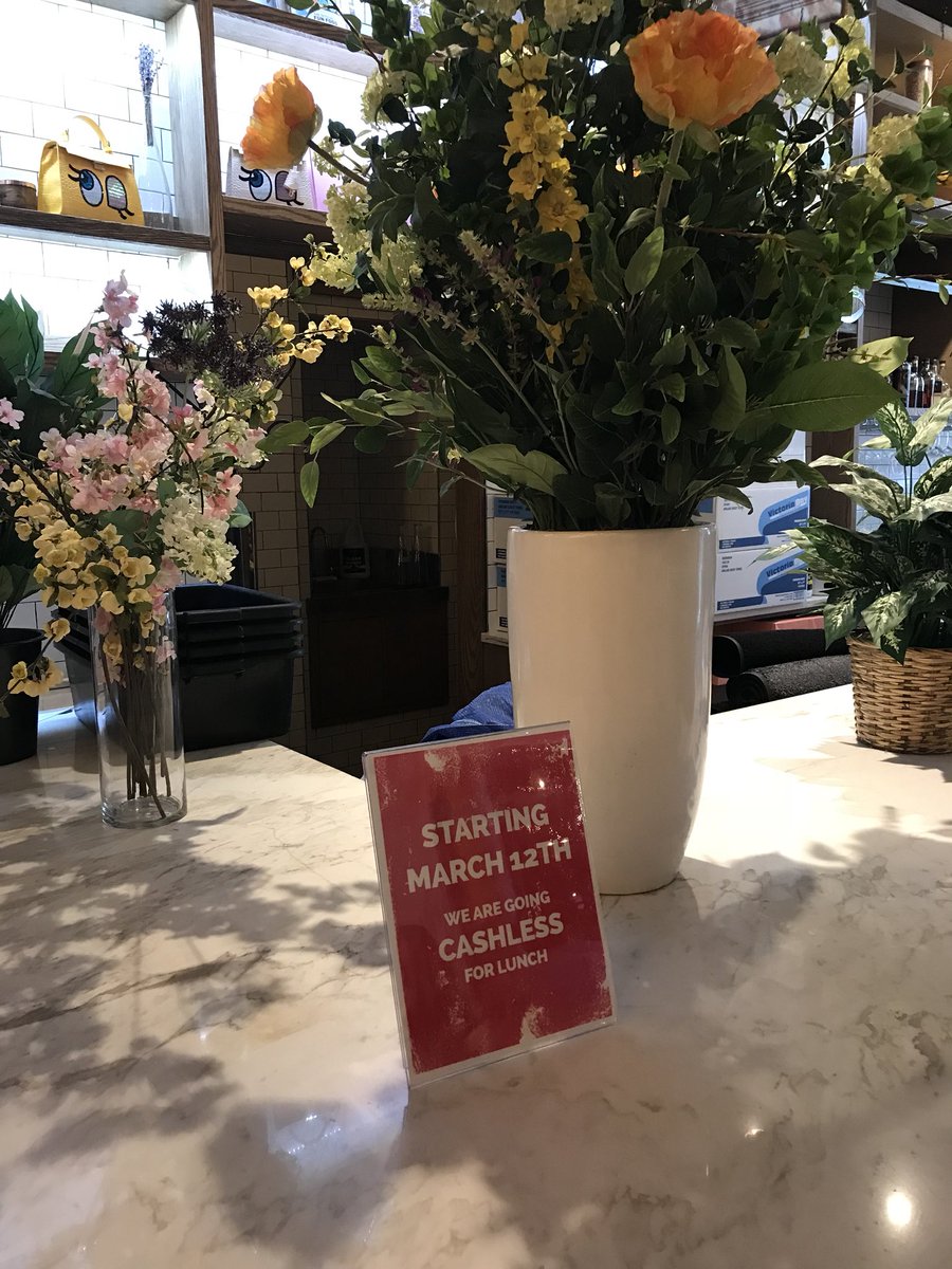 JornLambert's tweet photo. Out for lunch in NYC earlier and noticed this sign at the restaurant. Great idea! #cashless #digitalpayments https://t.co/G5nnEHrv5Z