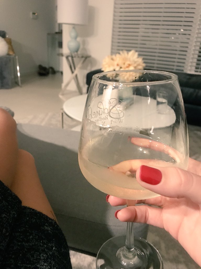 IceL8's tweet photo. #Fridaynight #notequila #mirewine https://t.co/i3S6rUpAUY