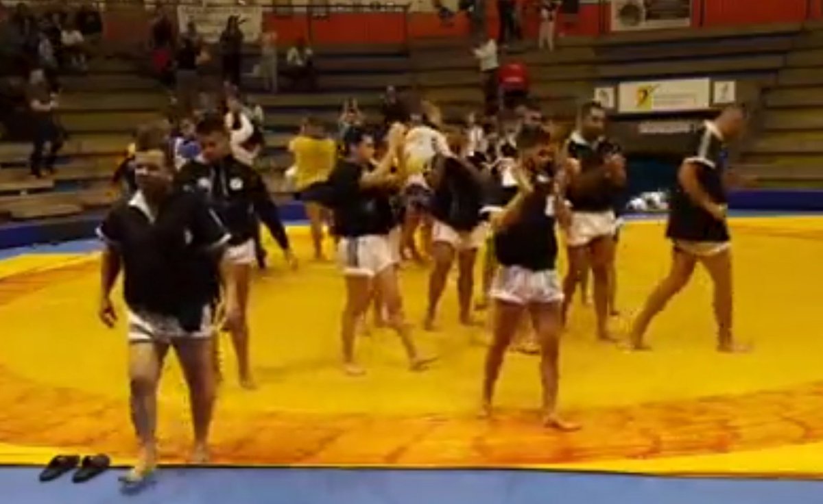 clcastromorales's tweet photo. 🎥 Ahora puedes disfrutar de la luchada de 'vuelta' de la semifinal de la XL Copa Fundación Obra Social La Caja de Canarias entre el @LUCHA_CANARIA y el @clcastromorales 
#CastroBien ⚫⚪ @TodoLuchaRTVC
https://t.co/t67U5iYTV2 https://t.co/HiP7QoUYTJ